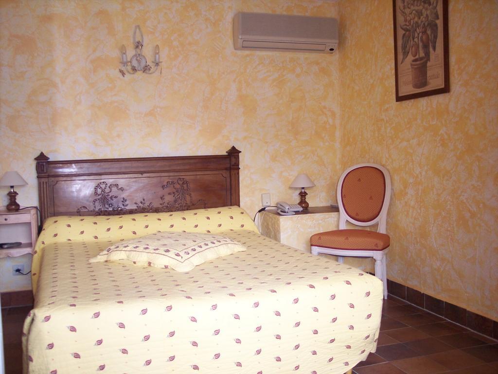 La Pierrerie Hotel Гримо Стая снимка