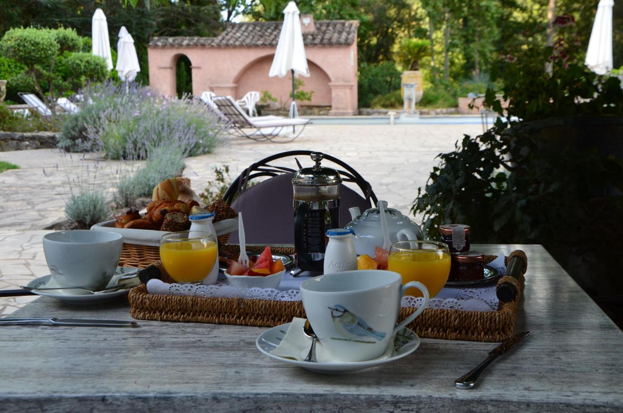La Pierrerie Hotel Гримо Екстериор снимка